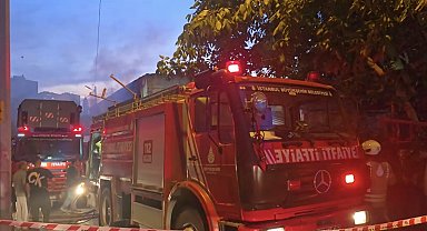 Ataşehir'de mobilya imalathanesinde çıkan yangın söndürüldü