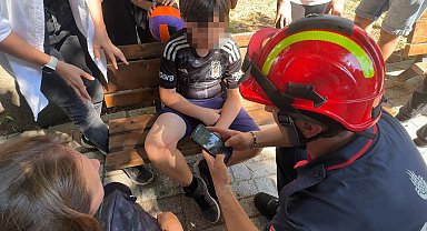 Avcılar'da parkta bacağı spor aletine sıkışan çocuğu itfaiye kurtardı