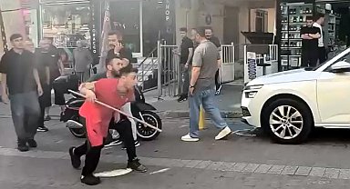 Avcılar'da tekmeli yumruklu sokak kavgası kamerada