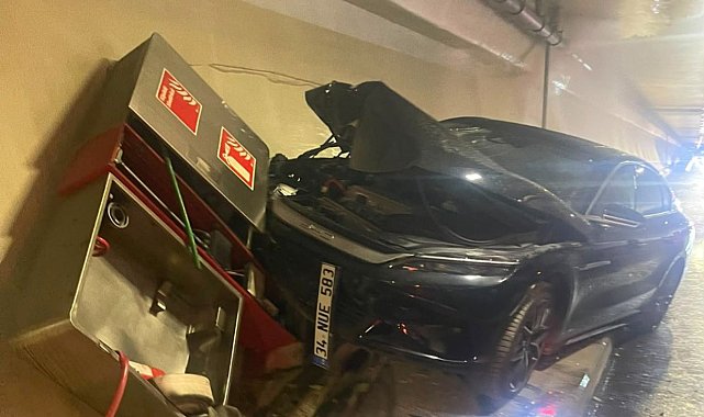 Avrasya Tüneli'nde kaza; tünel trafiğe kapatıldı - 2 Ek bilgiyle