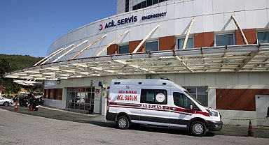Bahçede yakılan otların üzerine düşen anne ile oğlu yaralandı