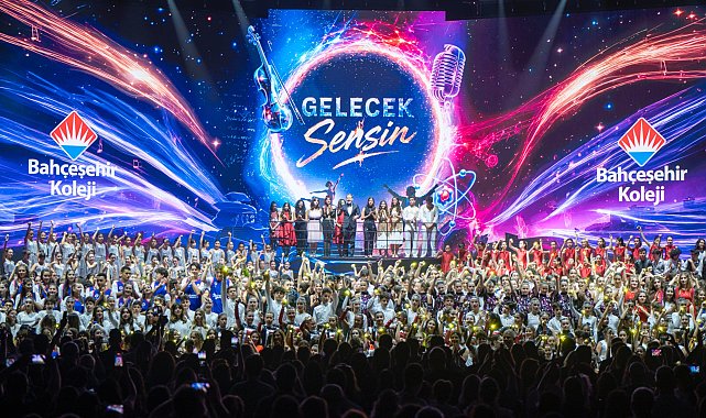 Bahçeşehir Koleji öğrencilerinden 'Gelecek Sensin' temalı yıl sonu gösterisi