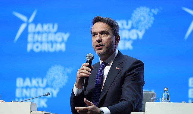 Bakan Bayraktar'dan Bakü'de enerji güvenliği vurgusu: Çeşitlendirme ve enterkoneksiyon bir arada yürütülmeli