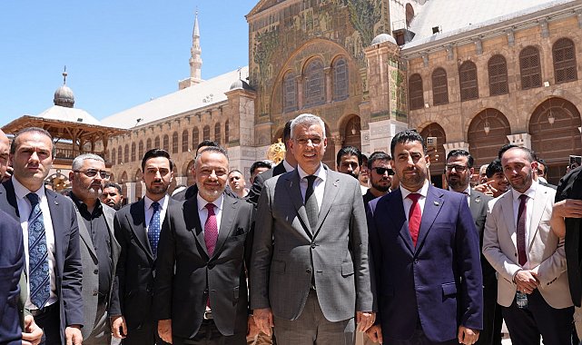 Bakan Memişoğlu, Emevi Camii'nde cuma namazını kıldı