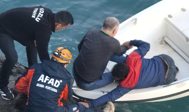 Balık tutarken düştü, kayalıklarda mahsur kaldı