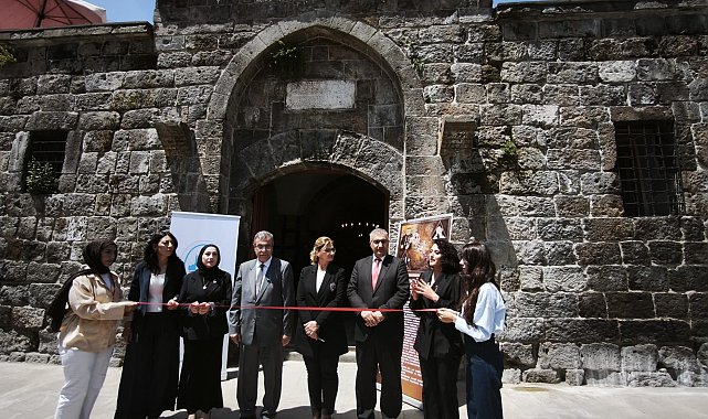 BEÜ öğrencilerinden tarihi handa sıra dışı sergi