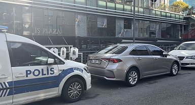 Beykoz'da iş merkezine silahlı saldırı; şüpheliler motosikletle kaçtı