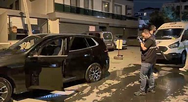 Beylikdüzü'nde kafede tartıştığı kişi tarafından aracına ateş açıldı