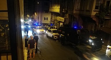 Beyoğlu'nda patlayıcı bırakılan sokaktaki bina, araç ve iş yerlerinde hasar oluştu