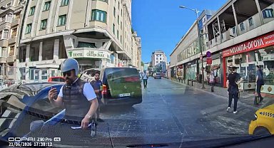Beyoğlu'nda yol verme tartışmasında 'Boksörüm çeneni kırarım' sözleriyle tehdit etti