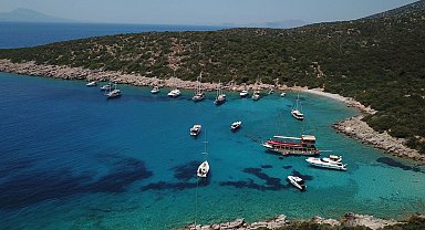 Bodrum'un mavi koylarına turist ilgisi; lüks teknelerin haftalık kirası 7 bin avrodan başlıyor