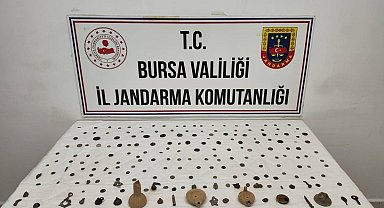 Bursa'da aranan araçta 202 sikke ve obje ele geçirildi; 2 gözaltı