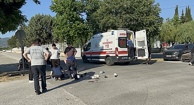 Bursa'da motosiklet ile otomobil çarpıştı: 2 yaralı