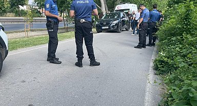 Camları kırık otomobilin arka koltuğunda ölü bulundu