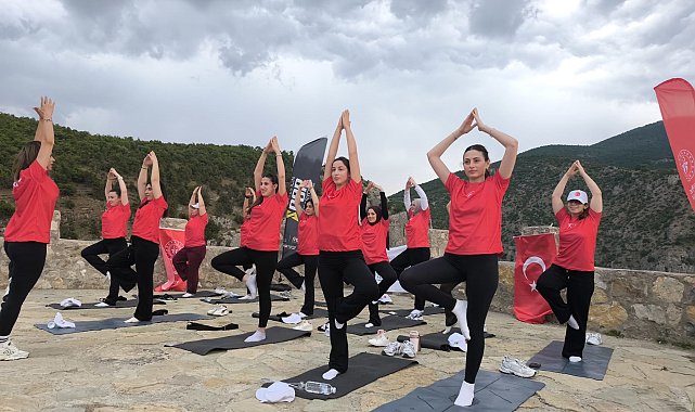 Cehennem Deresi Kanyonu'nda yoga yaptılar