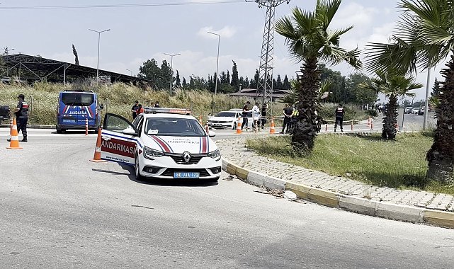 Cezaevi önünde 2 kişiyi vurup gasbettikleri otomobille kaçan 3 şüpheli yakalandı
