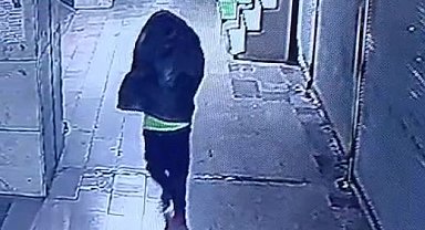 Çöp poşeti ile yüzünü saklayıp, çay ocağını yaktı; o anlar kamerada