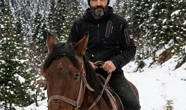 Çoruh Nehri'ne düşen otomobilde kaybolan baba-oğul aranıyor