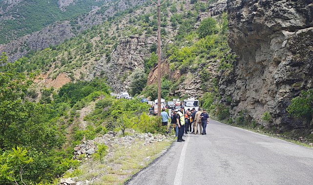 Çoruh Nehri'ne uçan kamyonette kaybolan baba-oğul aranıyor