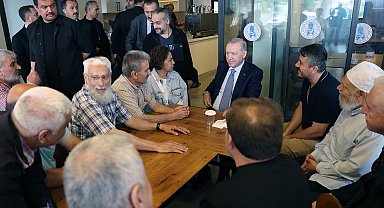 Cumhurbaşkanı Erdoğan Erzurum Vakfı'nın Beyoğlu'ndaki lokalini ziyaret etti