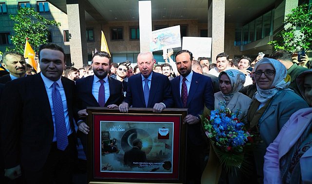 Cumhurbaşkanı Erdoğan'a AK Partili gençlerden Babalar Günü sürprizi