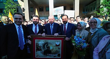 Cumhurbaşkanı Erdoğan'a AK Partili gençlerden Babalar Günü sürprizi