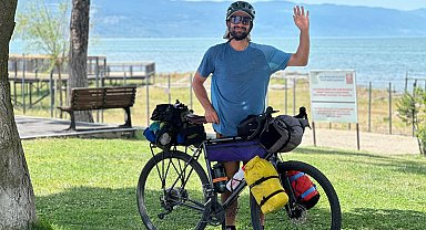 Dağda bacakları kırılan Yeni Zelandalı kayak devriyesi, tedavi sonrası bisikletle Özbekistan'a kadar pedal basıyor