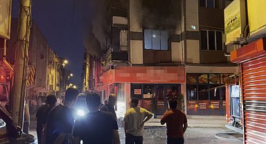 Dairede çıkan yangında çift ile 3 çocuğu dumandan etkilendi