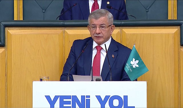 Davutoğlu: Türkiye'de ahlakını ve aklını kaybeden siyaset ortamı var