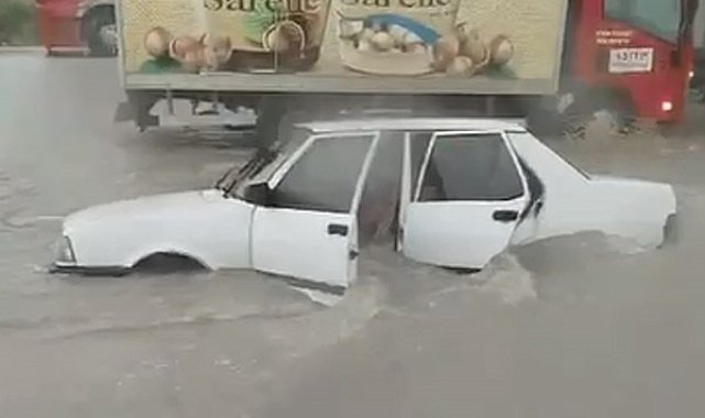 Denizli'de sağanak ve dolu yağışı, su baskınlarına neden oldu
