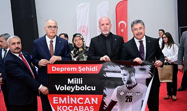 Deprem şehidi milli voleybolcu Kocabaş'ın adının verildiği TVF Altyapılar Türkiye Şampiyonası Eskişehir'de başladı