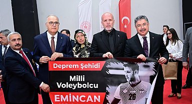 Deprem şehidi milli voleybolcu Kocabaş'ın adının verildiği TVF Altyapılar Türkiye Şampiyonası Eskişehir'de başladı