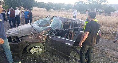 Diyarbakır'da takla atan otmobildeki anne ve oğllu öldü, 4 kişi yaralandı