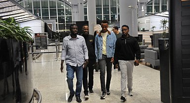 Dünya Kupası için ABD'ye girişine izin verilmeyen Somalili hakem ülkesine döndü