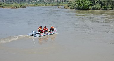 Düştükleri Kelkit Çayı'nda kaybolan 2 kişiden Oğuz'un cansız bedeni bulundu