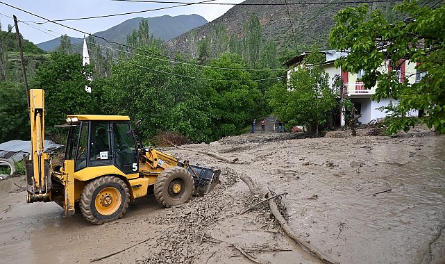 Erzurum'da heyelan; yollar ulaşıma kapandı