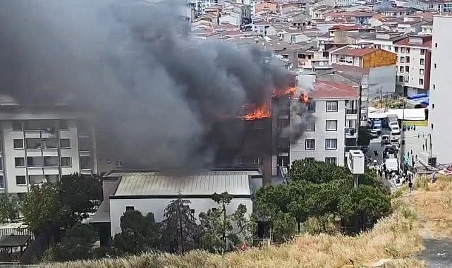 Esenyurt'ta 5 katlı binanın çatısında yangın - 4 Ek bilgi ve görüntüyle