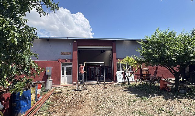 Evinin bahçesine kurduğu atölyeden, dört kıtaya ihracat yapıyor