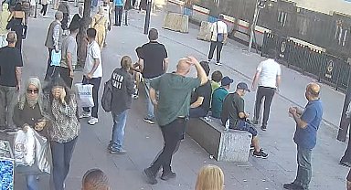 Fatih'te 6 yaşındaki çocuk raylara düşüp tramvayın altında kalarak öldü; panik anları kamerada