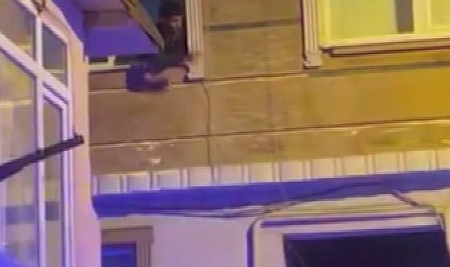Fatih'te annesinden para istedi, alamayınca bıçakla rehin aldı