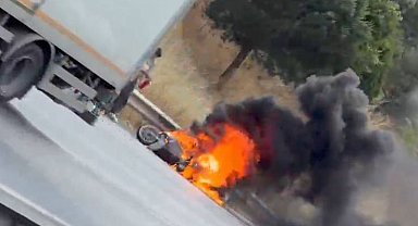 Gaziosmanpaşa'da yanan motosiklet demir yığınına döndü