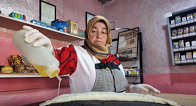 Gözleme pişirip satarak 5 çocuğunu büyüttü