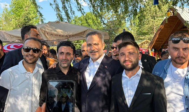 Hakan Fidan ve Ömer Çelik Bolu'da göl kenarında vatandaşlarla buluştu