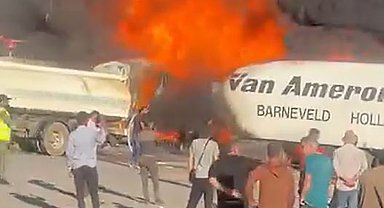 Hatay'da, yük boşaltan TIR'larda çıkan yangın söndürüldü