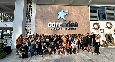 Hull City taraftarları tatil için Antalya'ya geldi