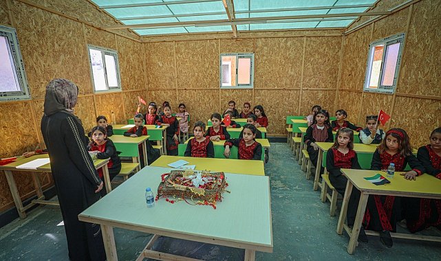 İHH Gazze'de sahra okulu açtı