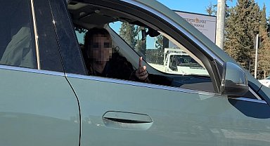 İki sürücünün trafikteki tartışması kamerada
