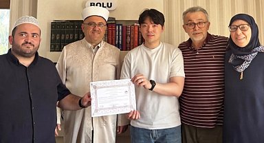 İslam'ı araştıran Güney Koreli Seungjın Hong, Müslüman oldu