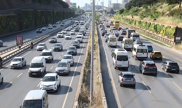 İstanbul'da bayram tatili sonrası ilk iş gününde trafik yoğunluğu - 2 Aktüel görüntü geniş haber