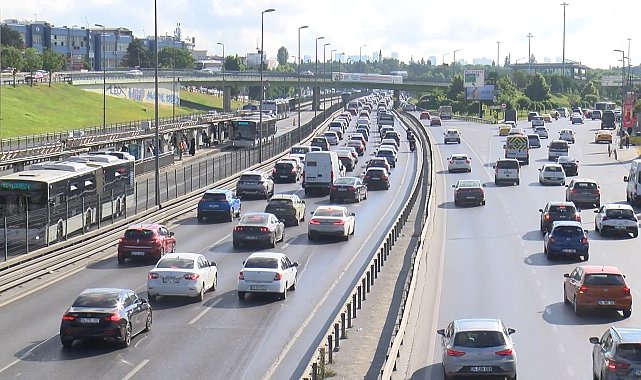 İstanbul'da haftanın ilk iş gününde trafik yoğunluğu yüzde 60'a çıktı